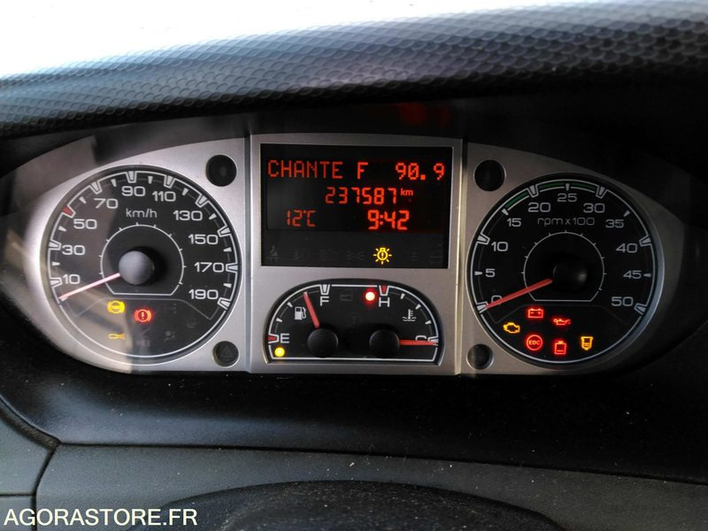 IVECO 35C13 N0 230 - Furgoneta basculante: foto 1 IVECO 35C13 N0 230 - Furgoneta basculante: foto 1