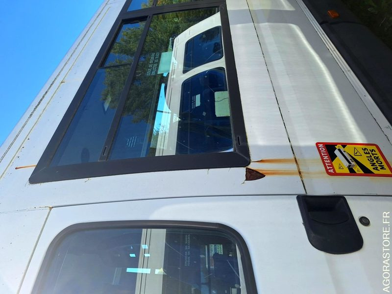 IVECO BUS DAILY N°092063 - Minibús, Furgoneta de pasajeros: foto 5 IVECO BUS DAILY N°092063 - Minibús, Furgoneta de pasajeros: foto 5