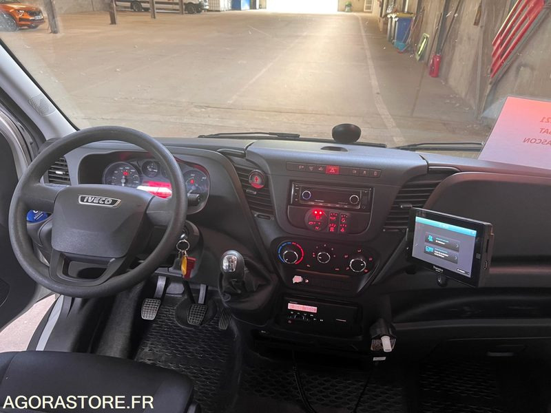 Autobús escolar Iveco daily 08/2016 22 +1 places 240 000 kms: foto 6
