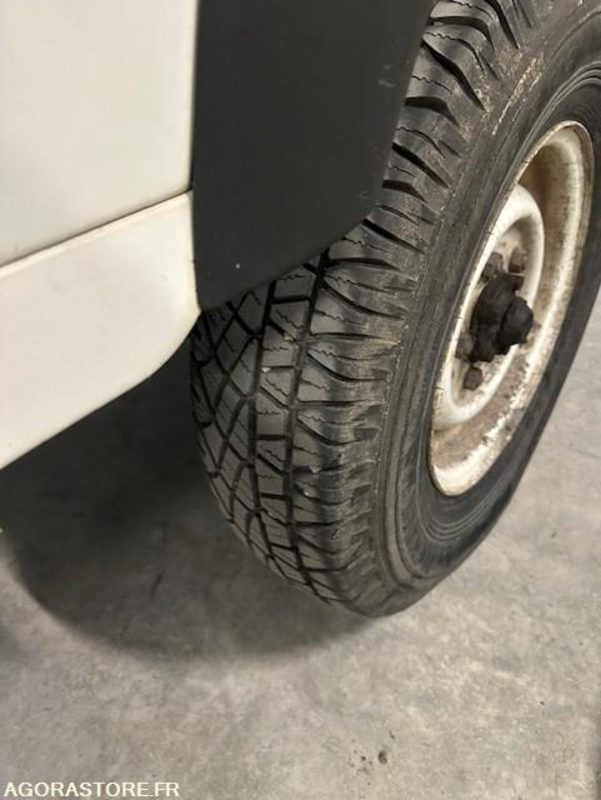 SUV/ Todoterreno LAND ROVER DEFENDER I 110 2.5 Td5 Pickup 122cv BA-266-HR: foto 15