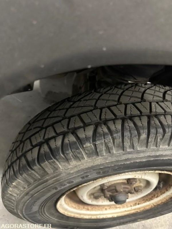 SUV/ Todoterreno LAND ROVER DEFENDER I 110 2.5 Td5 Pickup 122cv BA-266-HR: foto 12
