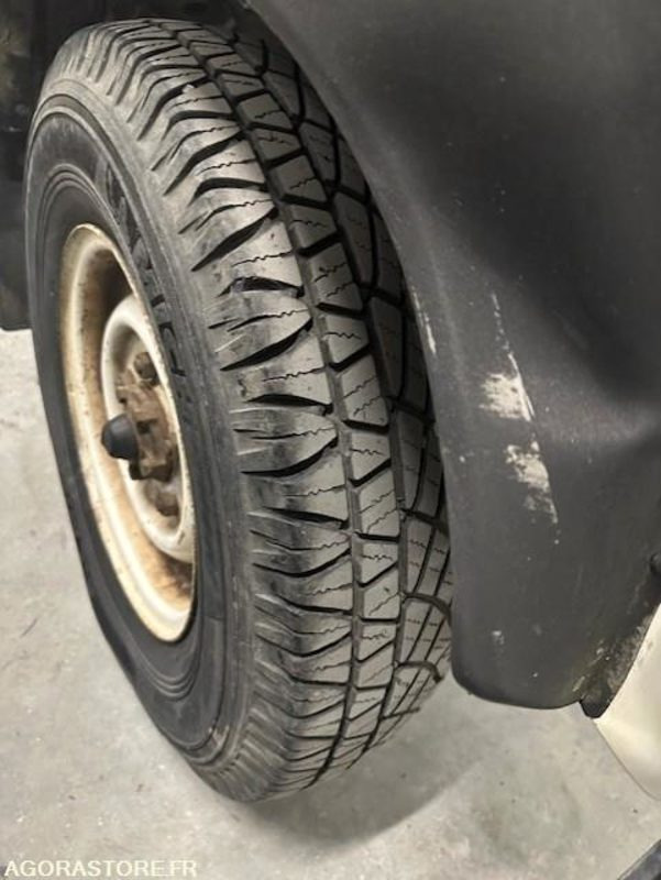 SUV/ Todoterreno LAND ROVER DEFENDER I 110 2.5 Td5 Pickup 122cv BA-266-HR: foto 13