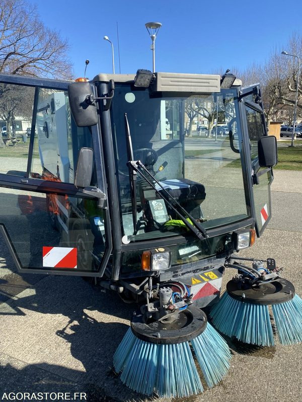 LOT DE DEUX BALAYEUSE SCHMIDT SWINGO 2001 ET 2003 + UNE BALAYEUSE BOSCHUNG 2001 - Barredora vial: foto 2 LOT DE DEUX BALAYEUSE SCHMIDT SWINGO 2001 ET 2003 + UNE BALAYEUSE BOSCHUNG 2001 - Barredora vial: foto 2