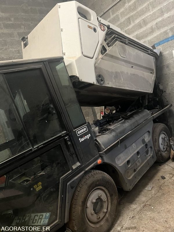 LOT DE DEUX BALAYEUSE SCHMIDT SWINGO 2001 ET 2003 + UNE BALAYEUSE BOSCHUNG 2001 - Barredora vial: foto 3 LOT DE DEUX BALAYEUSE SCHMIDT SWINGO 2001 ET 2003 + UNE BALAYEUSE BOSCHUNG 2001 - Barredora vial: foto 3
