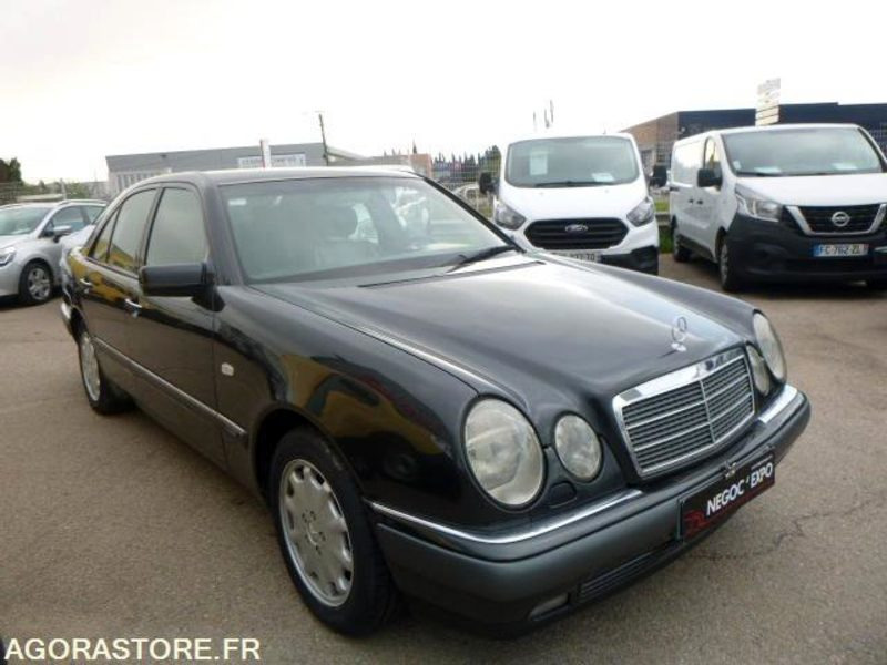 MERCEDES classe E 420 v8 W210 - 1996 - immatriculation espagnole vente pour pro - Coche: foto 1 MERCEDES classe E 420 v8 W210 - 1996 - immatriculation espagnole vente pour pro - Coche: foto 1