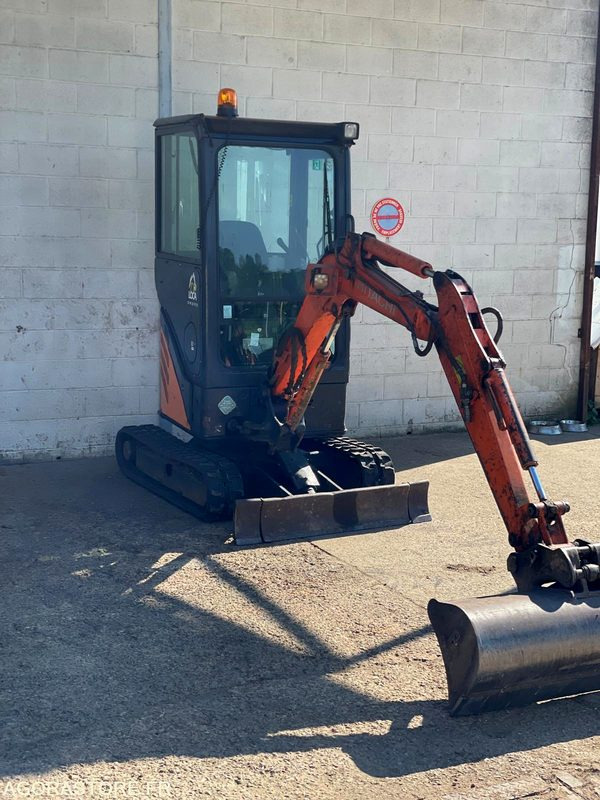 MINI-PELLE SUR CHENILLE CAOUTCHOUC HITACHI ZX17U-2 15CV 1.9T AVEC 3 GODETS - Excavadora: foto 3 MINI-PELLE SUR CHENILLE CAOUTCHOUC HITACHI ZX17U-2 15CV 1.9T AVEC 3 GODETS - Excavadora: foto 3