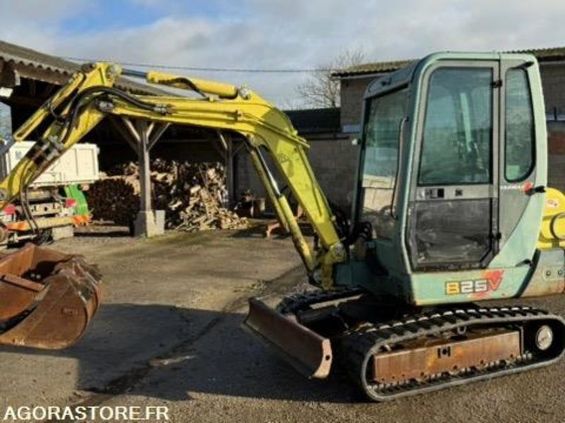 Excavadora MINI-PELLE - YANMAR B25 V - 2,7 Tonnes - 2000 - 8471H: foto 19 Excavadora MINI-PELLE - YANMAR B25 V - 2,7 Tonnes - 2000 - 8471H: foto 19