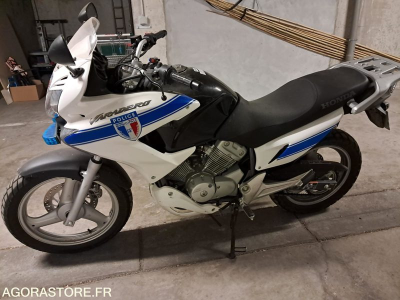 MOTO HONDA VARADERO 125 - Motocicleta: foto 1 MOTO HONDA VARADERO 125 - Motocicleta: foto 1