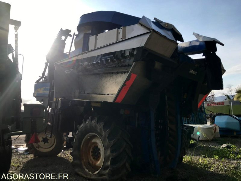 VENDENGEUSE NEW HOLLAND - VL6050 (année 2007) - Maquinaria agrícola: foto 4 VENDENGEUSE NEW HOLLAND - VL6050 (année 2007) - Maquinaria agrícola: foto 4