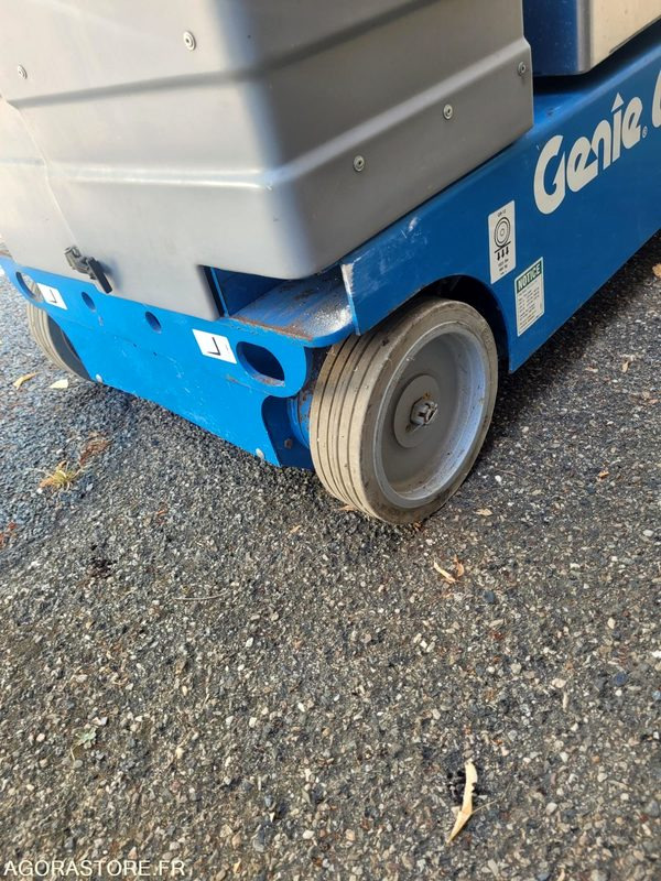 NACELLE GENIE GR12 NOVON 1H40 D'UTILISATION + REMORQUE 2 TONES ROUE DOLBY - Herramienta/ Equipo: foto 3 NACELLE GENIE GR12 NOVON 1H40 D'UTILISATION + REMORQUE 2 TONES ROUE DOLBY - Herramienta/ Equipo: foto 3