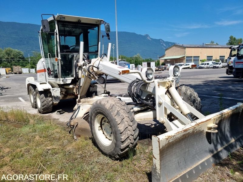 NIVELEUSE - NEW HOLLAND F106.7 - 2014 / 6195 Heures (M47110) - Grader: foto 1 NIVELEUSE - NEW HOLLAND F106.7 - 2014 / 6195 Heures (M47110) - Grader: foto 1