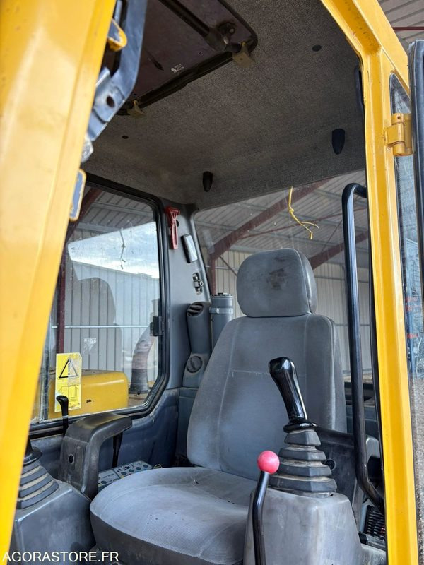 PELLE KOMATSU / 0333018 H / 2004 - Excavadora: foto 4 PELLE KOMATSU / 0333018 H / 2004 - Excavadora: foto 4