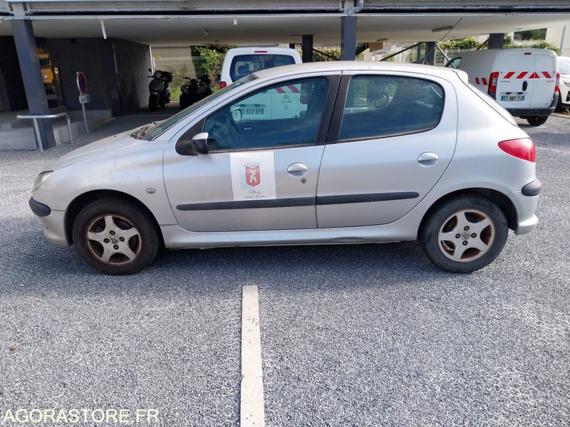 PEUGEOT 206 175742 kms 2004 - Coche: foto 1 PEUGEOT 206 175742 kms 2004 - Coche: foto 1
