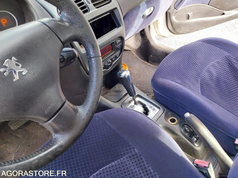 PEUGEOT 206 175742 kms 2004 - Coche: foto 5 PEUGEOT 206 175742 kms 2004 - Coche: foto 5