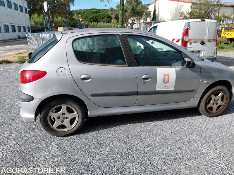PEUGEOT 206 175742 kms 2004 - Coche: foto 2 PEUGEOT 206 175742 kms 2004 - Coche: foto 2