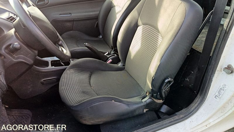 PEUGEOT 206+ - 2010 - BE-208-WL - Coche: foto 5 PEUGEOT 206+ - 2010 - BE-208-WL - Coche: foto 5