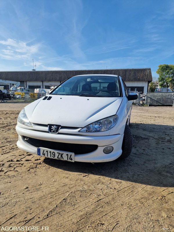 PEUGEOT 206 - LOT N°1 - Coche: foto 1 PEUGEOT 206 - LOT N°1 - Coche: foto 1
