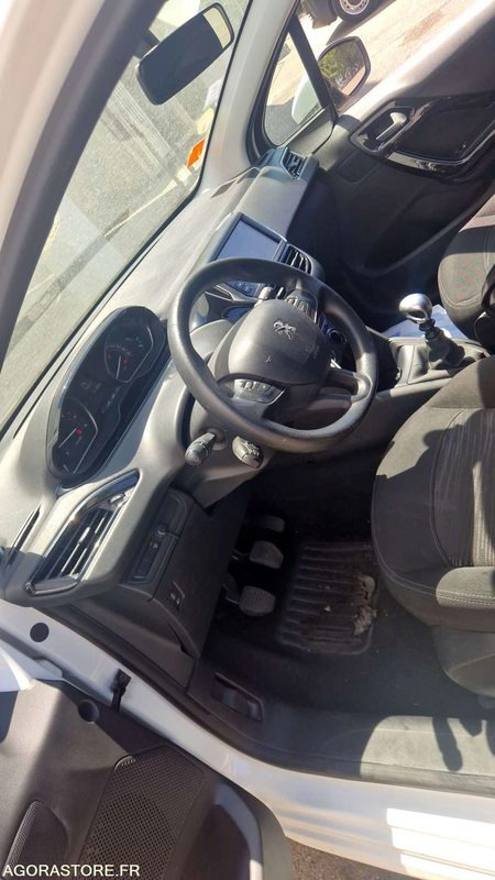 PEUGEOT 208 - 2018 - 113017KM - Coche: foto 4 PEUGEOT 208 - 2018 - 113017KM - Coche: foto 4