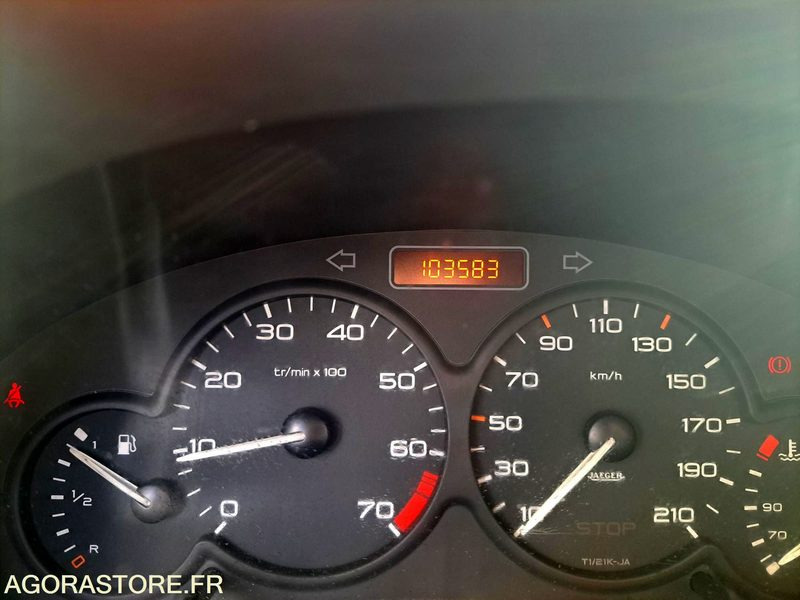 PEUGEOT PARTNER 103583kms 2004 - Furgoneta pequeña: foto 2 PEUGEOT PARTNER 103583kms 2004 - Furgoneta pequeña: foto 2