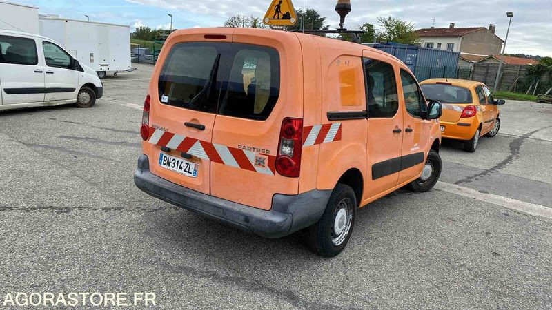 PEUGEOT PARTNER 4X4 DANGEL - 182618 KM - Furgoneta pequeña: foto 4 PEUGEOT PARTNER 4X4 DANGEL - 182618 KM - Furgoneta pequeña: foto 4