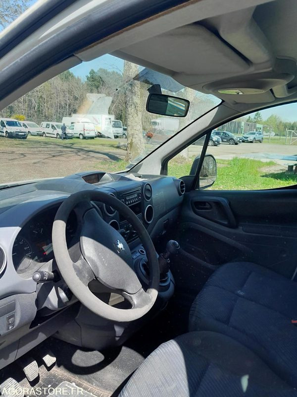 PEUGEOT Partner - 242795km - 2010 - Furgoneta pequeña: foto 5 PEUGEOT Partner - 242795km - 2010 - Furgoneta pequeña: foto 5