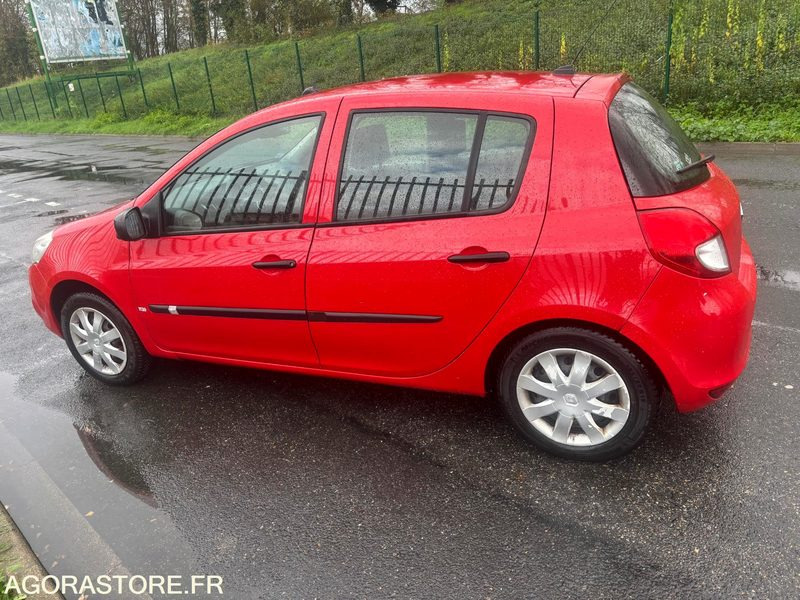 RENAULT - CLIO III (1.5 DCI) - DIESEL - 212000 kms - année 2013 - Coche: foto 2 RENAULT - CLIO III (1.5 DCI) - DIESEL - 212000 kms - année 2013 - Coche: foto 2