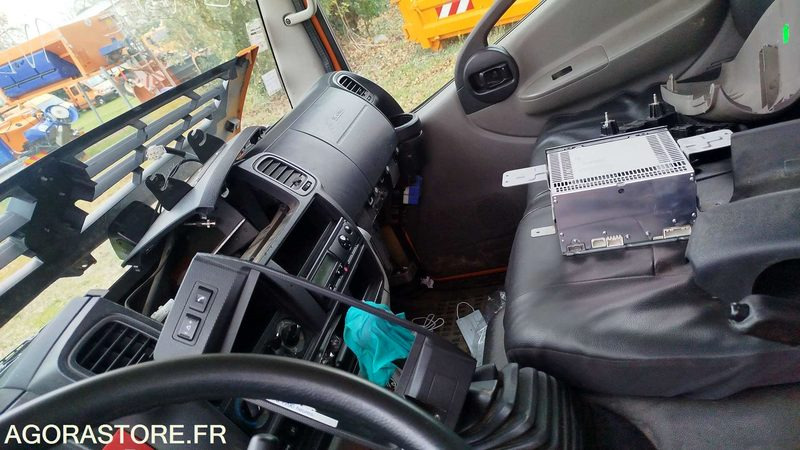 RENAULT MAXITY POUR PIECES - 2013 - 143000km - DA887DA - Furgoneta basculante: foto 3 RENAULT MAXITY POUR PIECES - 2013 - 143000km - DA887DA - Furgoneta basculante: foto 3