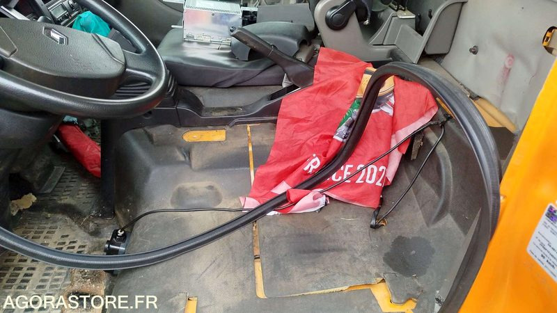 RENAULT MAXITY POUR PIECES - 2013 - 143000km - DA887DA - Furgoneta basculante: foto 4 RENAULT MAXITY POUR PIECES - 2013 - 143000km - DA887DA - Furgoneta basculante: foto 4