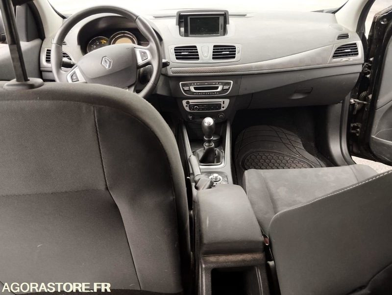 RENAULT- Megane 3 Tomtom Estate 1.5 DCI 110 - année 2012 - 222000 kms - DIESEL - Coche familiar: foto 5 RENAULT- Megane 3 Tomtom Estate 1.5 DCI 110 - année 2012 - 222000 kms - DIESEL - Coche familiar: foto 5