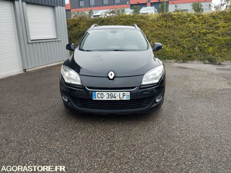 RENAULT- Megane 3 Tomtom Estate 1.5 DCI 110 - année 2012 - 222000 kms - DIESEL - Coche familiar: foto 1 RENAULT- Megane 3 Tomtom Estate 1.5 DCI 110 - année 2012 - 222000 kms - DIESEL - Coche familiar: foto 1
