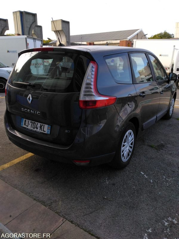 RENAULT SCENIC 1.9 DIESEL - Coche: foto 2 RENAULT SCENIC 1.9 DIESEL - Coche: foto 2