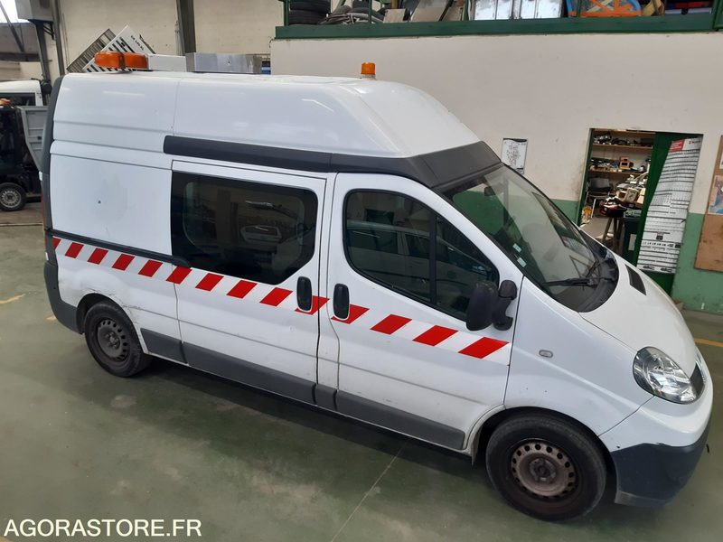 RENAULT TRAFIC 2 dCi 90 - Furgón: foto 5 RENAULT TRAFIC 2 dCi 90 - Furgón: foto 5