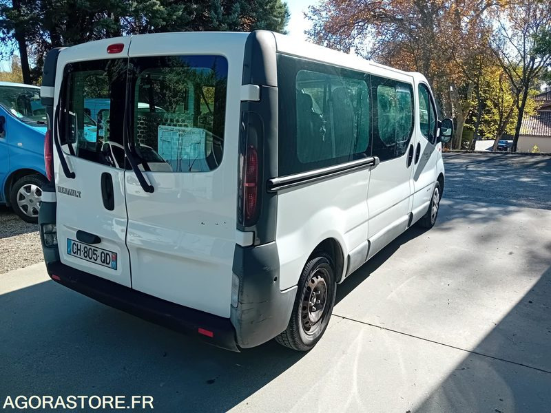 RENAULT TRAFIC VP DCI 100 TPMR - 134000km - 2006 - Furgón: foto 3 RENAULT TRAFIC VP DCI 100 TPMR - 134000km - 2006 - Furgón: foto 3