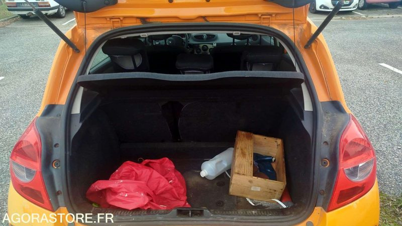 Renault Clio 1.5 DCI - 2008 - 99525km - 637CFV31 - Coche: foto 5 Renault Clio 1.5 DCI - 2008 - 99525km - 637CFV31 - Coche: foto 5