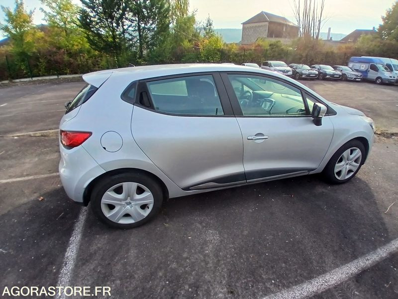 Renault Clio IV – Diesel – 2016-205 826 km - Coche: foto 3 Renault Clio IV – Diesel – 2016-205 826 km - Coche: foto 3