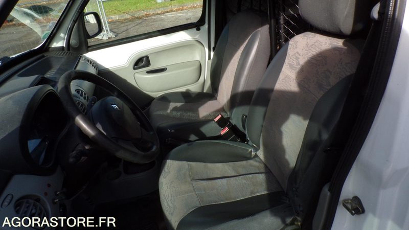 Furgoneta pequeña Renault Kangoo AL-103-YV (ASST): foto 7 Furgoneta pequeña Renault Kangoo AL-103-YV (ASST): foto 7
