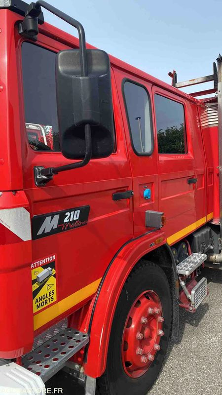Renault Midliner 210 - Camión de bomberos: foto 4 Renault Midliner 210 - Camión de bomberos: foto 4