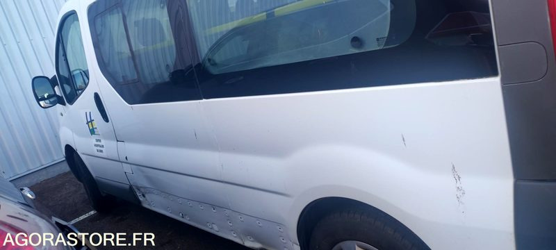 Renault Trafic 2 combi phrase . 2.0 dci 16v minibus long 90 cv - Minibús, Furgoneta de pasajeros: foto 2 Renault Trafic 2 combi phrase . 2.0 dci 16v minibus long 90 cv - Minibús, Furgoneta de pasajeros: foto 2
