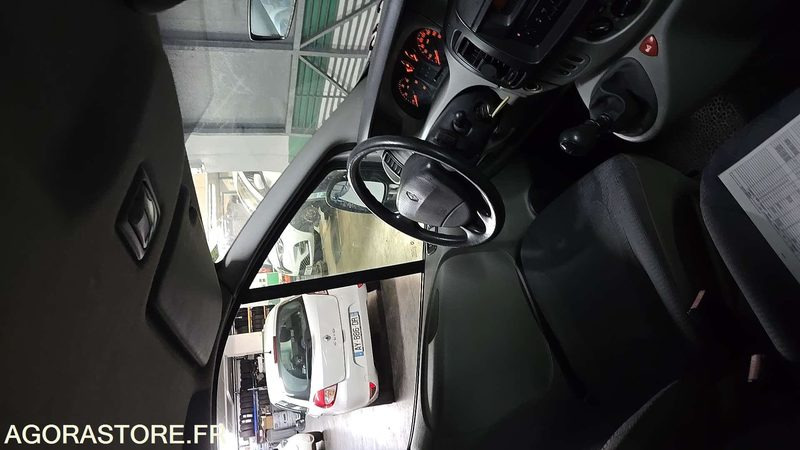 Renault Trafic - 2004 - 257907kms - 1707-XB-22 - Minibús, Furgoneta de pasajeros: foto 4 Renault Trafic - 2004 - 257907kms - 1707-XB-22 - Minibús, Furgoneta de pasajeros: foto 4