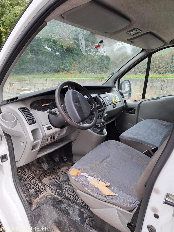 Renault Trafic - 2005 - 79515kms - 529 CLZ 38 - Furgón: foto 5 Renault Trafic - 2005 - 79515kms - 529 CLZ 38 - Furgón: foto 5