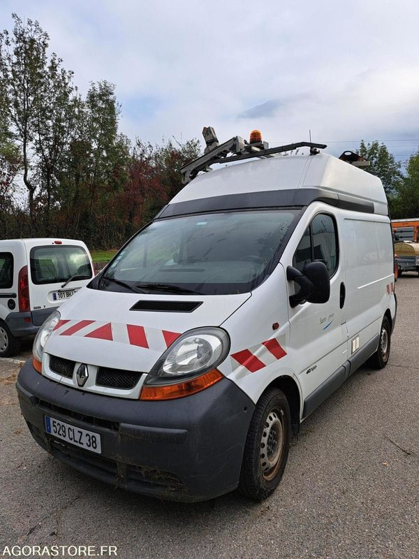 Renault Trafic - 2005 - 79515kms - 529 CLZ 38 - Furgón: foto 1 Renault Trafic - 2005 - 79515kms - 529 CLZ 38 - Furgón: foto 1