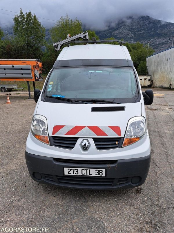 Renault Trafic - 2006 - 75540kms - 273CTL38 - Furgón: foto 3 Renault Trafic - 2006 - 75540kms - 273CTL38 - Furgón: foto 3