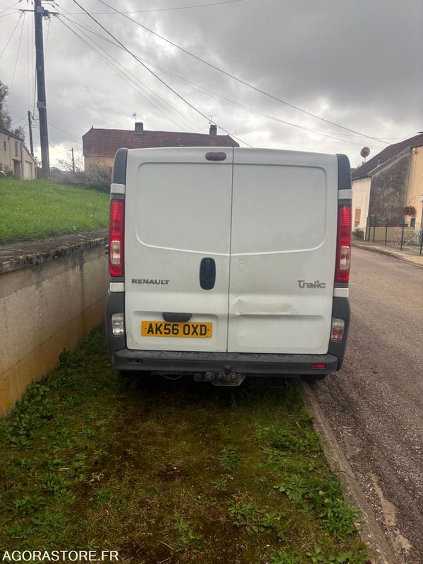 Renault Trafic dci 115 / 228000 km - Immatriculation anglaise - Furgoneta pequeña, Furgoneta combi: foto 1 Renault Trafic dci 115 / 228000 km - Immatriculation anglaise - Furgoneta pequeña, Furgoneta combi: foto 1