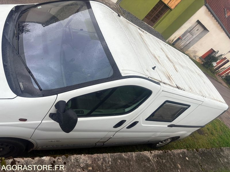 Renault Trafic dci 115 / 228000 km - Immatriculation anglaise - Furgoneta pequeña, Furgoneta combi: foto 5 Renault Trafic dci 115 / 228000 km - Immatriculation anglaise - Furgoneta pequeña, Furgoneta combi: foto 5
