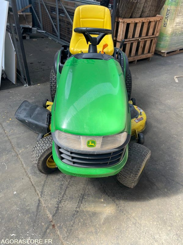 TONDEUSE AUTOPORTEE JOHN DEERE LA155 ESSENCE (PRIX AFFICHE HT - TVA 20%) - Cortacésped: foto 1 TONDEUSE AUTOPORTEE JOHN DEERE LA155 ESSENCE (PRIX AFFICHE HT - TVA 20%) - Cortacésped: foto 1