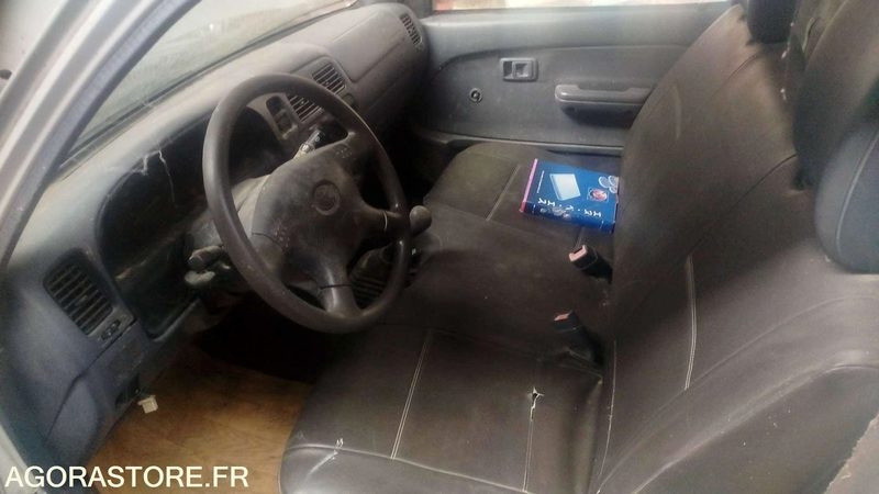 TOYOTA HILUX - 225000KM - 2003 - Furgoneta basculante: foto 4 TOYOTA HILUX - 225000KM - 2003 - Furgoneta basculante: foto 4
