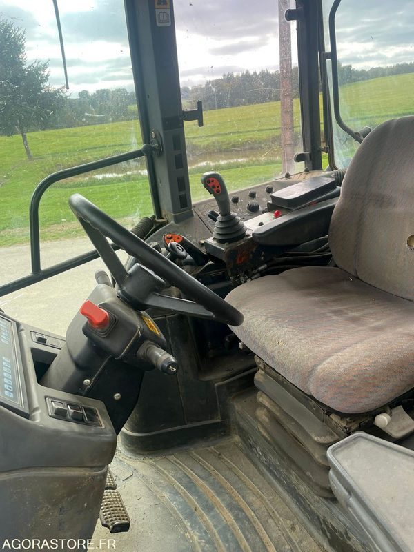 TRACTEUR NEW HOLLAND 8160 RANGE COMMAND - 1999 - 10500h - Tractor: foto 4 TRACTEUR NEW HOLLAND 8160 RANGE COMMAND - 1999 - 10500h - Tractor: foto 4