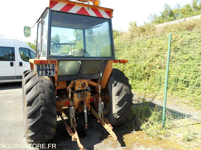 TRACTEUR RENAULT 652 - Tractor municipal: foto 2 TRACTEUR RENAULT 652 - Tractor municipal: foto 2
