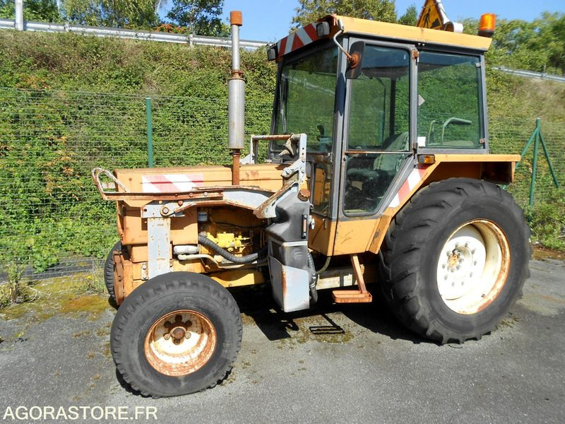 TRACTEUR RENAULT 652 - Tractor municipal: foto 1 TRACTEUR RENAULT 652 - Tractor municipal: foto 1