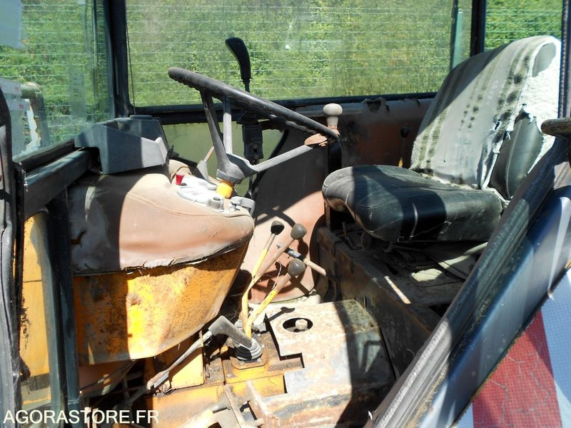TRACTEUR RENAULT 652 - Tractor municipal: foto 4 TRACTEUR RENAULT 652 - Tractor municipal: foto 4